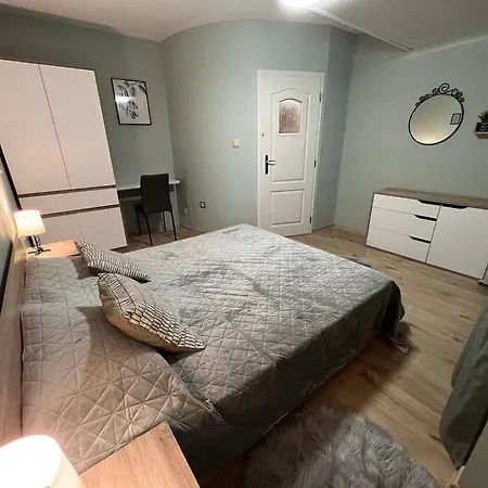 Διαμέρισμα център с паркинг за нормална до средно голяма кола Βάρνα