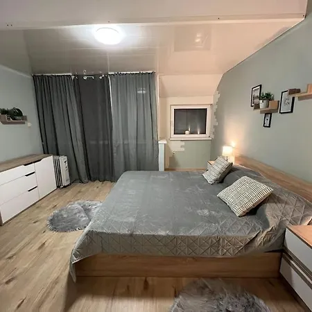 център с паркинг за нормална до средно голяма кола Βάρνα