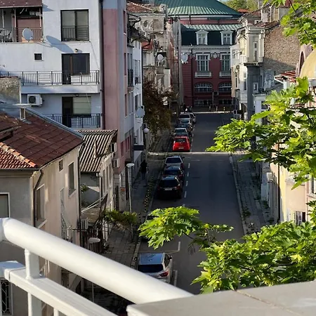 център с паркинг за нормална до средно голяма кола Διαμέρισμα