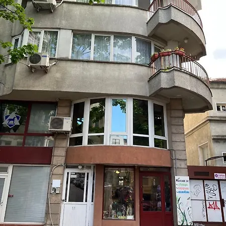 център с паркинг за нормална до средно голяма кола Βάρνα