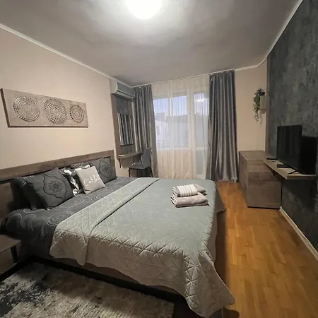 център с паркинг за нормална до средно голяма кола * Βάρνα