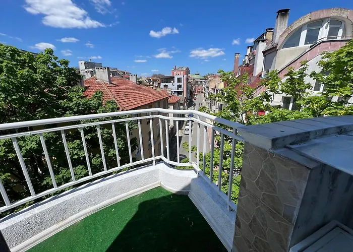 център с паркинг за нормална до средно голяма кола Apartmán