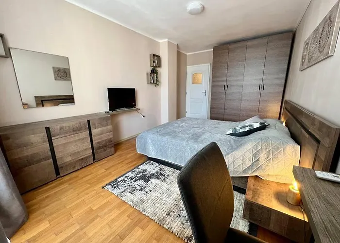 Apartmán център с паркинг за нормална до средно голяма кола *