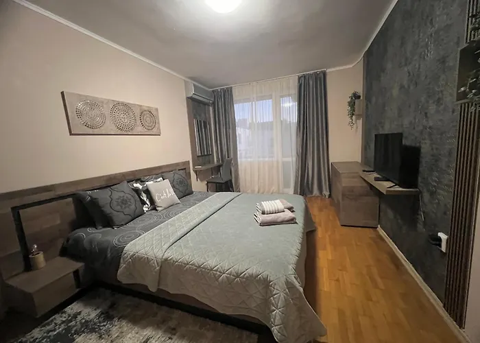 център с паркинг за нормална до средно голяма кола * Varna