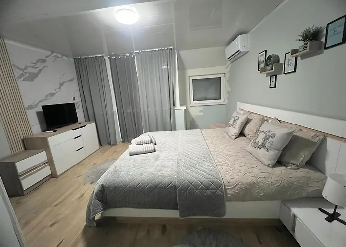 център с паркинг за нормална до средно голяма кола Apartmán