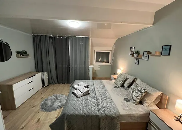 център с паркинг за нормална до средно голяма кола * فارنا