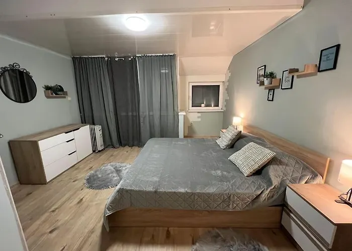 център с паркинг за нормална до средно голяма кола فارنا