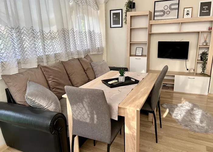 център с паркинг за нормална до средно голяма кола فارنا