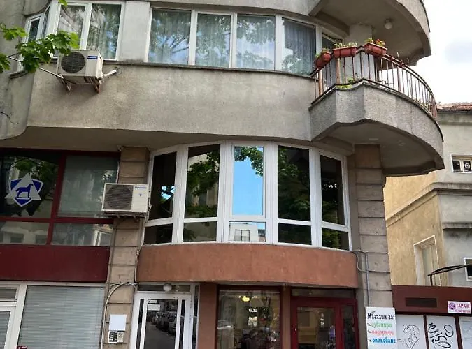 център с паркинг за нормална до средно голяма кола فارنا